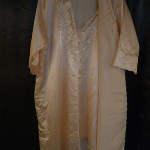 Satinlike Robe/Gown Sleepwear Pajamas Nightgown Set Cutwork Detail Scalloped XXL